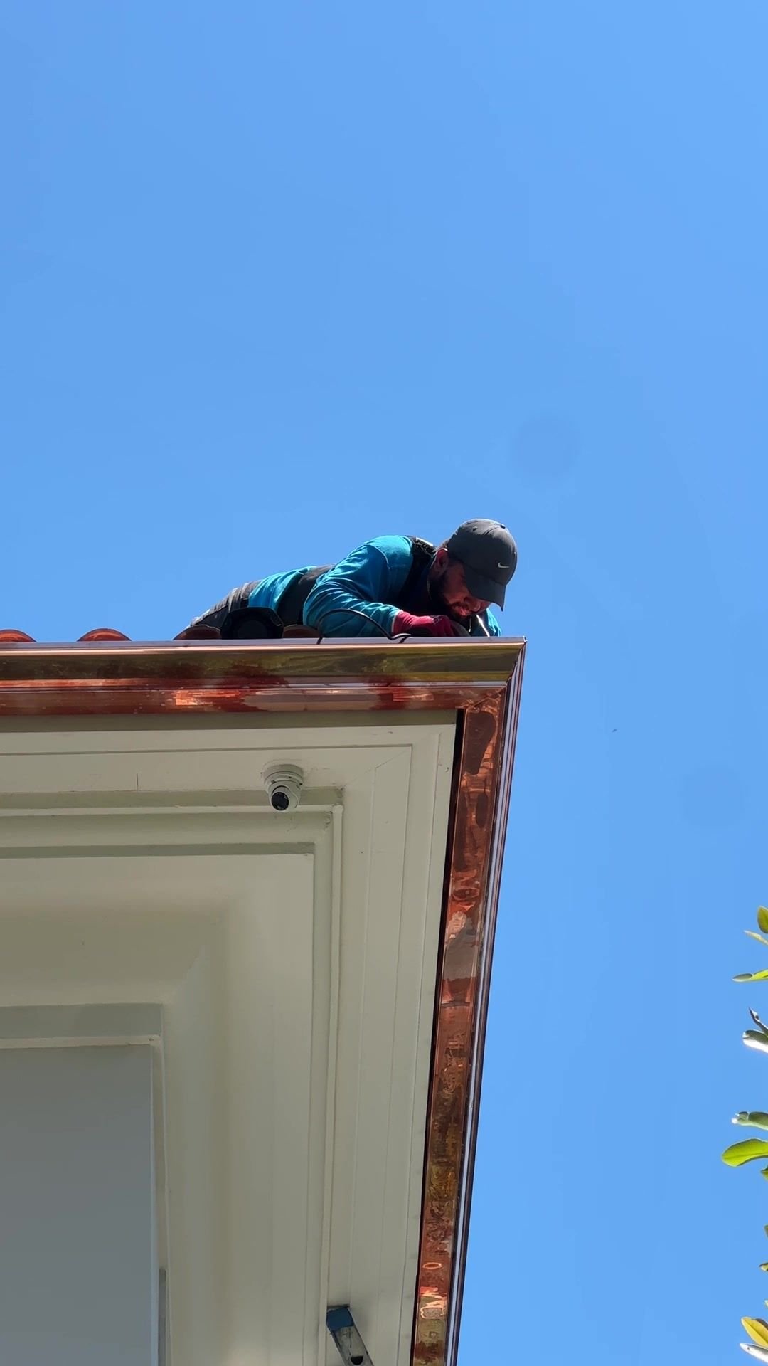 Emme Gutters installer fitting a copper gutter on a Miami home